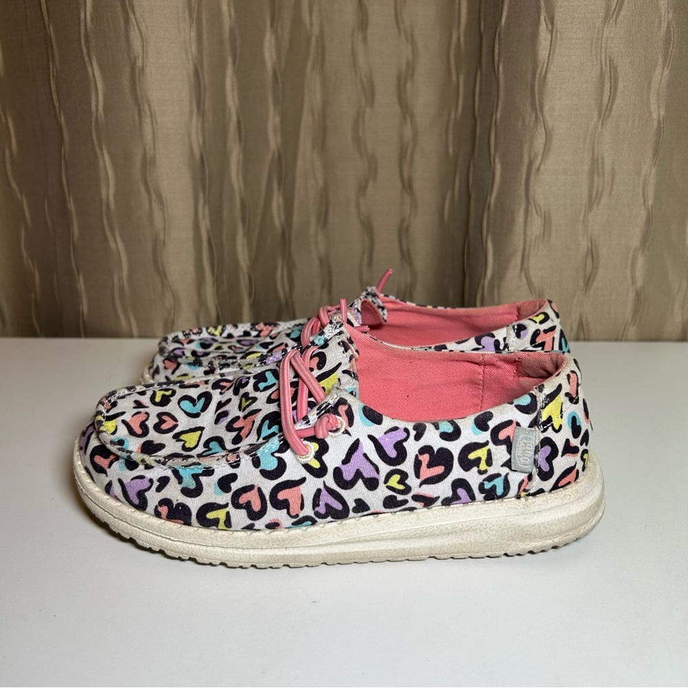 Hey Dude Wendy Youth Girl's 1 Pink White Leopard Heart Slip On Loafer